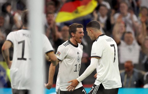 皇冠体育官方网站-欧国联小组赛战罢谁与争锋，竞争激烈看点多多(争锋对决官网)